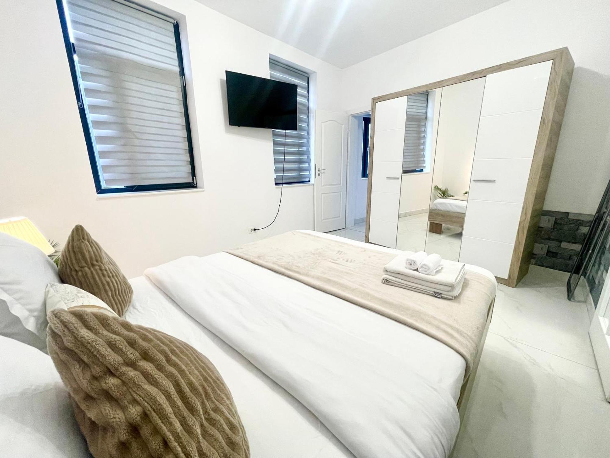 Bliss 2 Apartment Букурещ Екстериор снимка