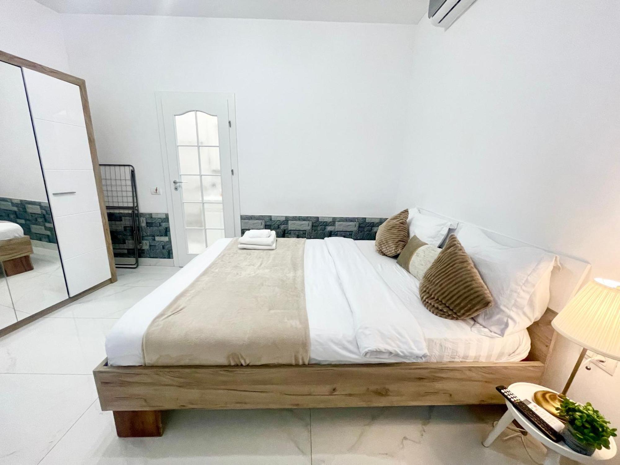 Bliss 2 Apartment Букурещ Екстериор снимка